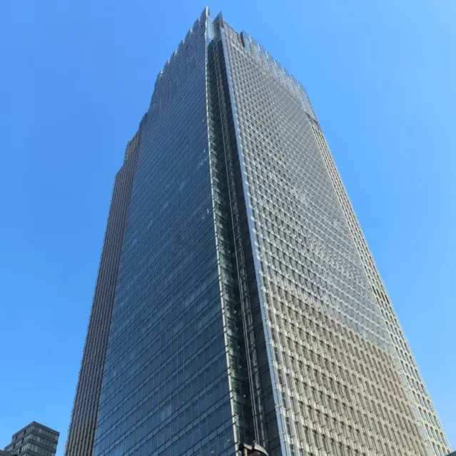 ຝາຜ້າມ່ານແກ້ວທີ່ຮອງຮັບຈຸດ